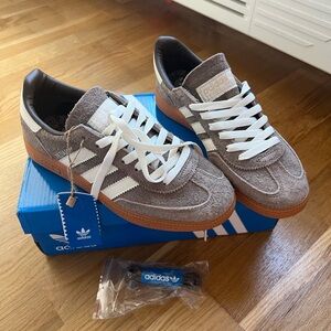 Adidas Handball Spezial earth strata/off white/gum sneakers